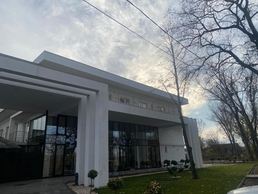 Ocaua Lui Cuza Hotel Tecuci Luaran gambar